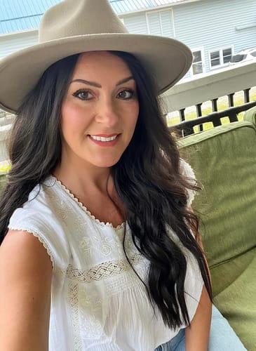 Fernanda R.